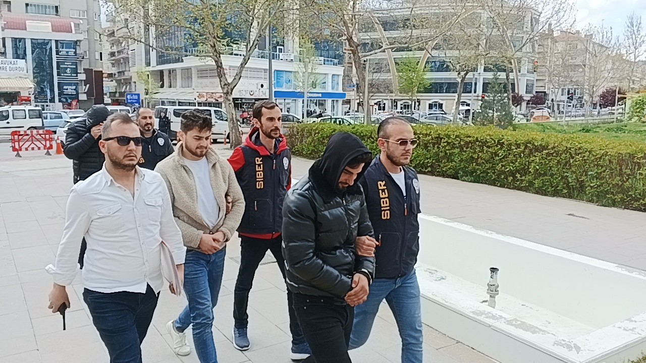 SAHTE VE ÇALINTI HESAPLAR ÜZERİNDEN DOLANDIRICILIK YAPAN ŞEBEKE ÇÖKERTİLDİ