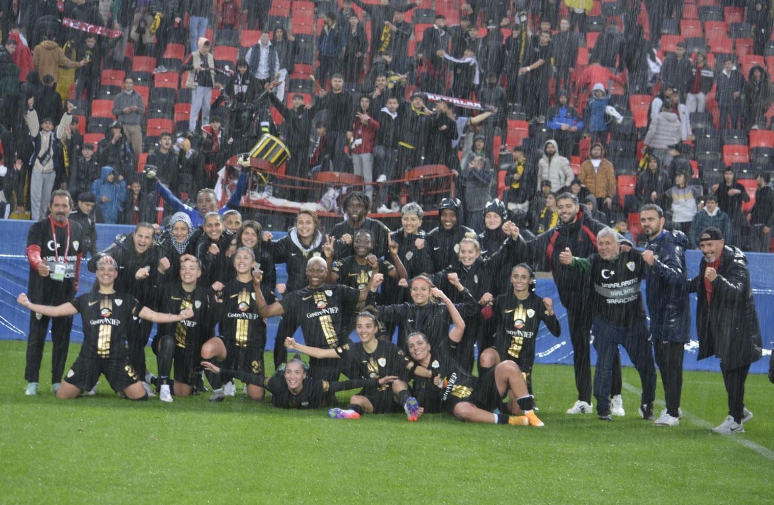 TFF KADINLAR FUTBOL SÜPER LİGİ A GRUBUNU LİDER BİTİREN VE