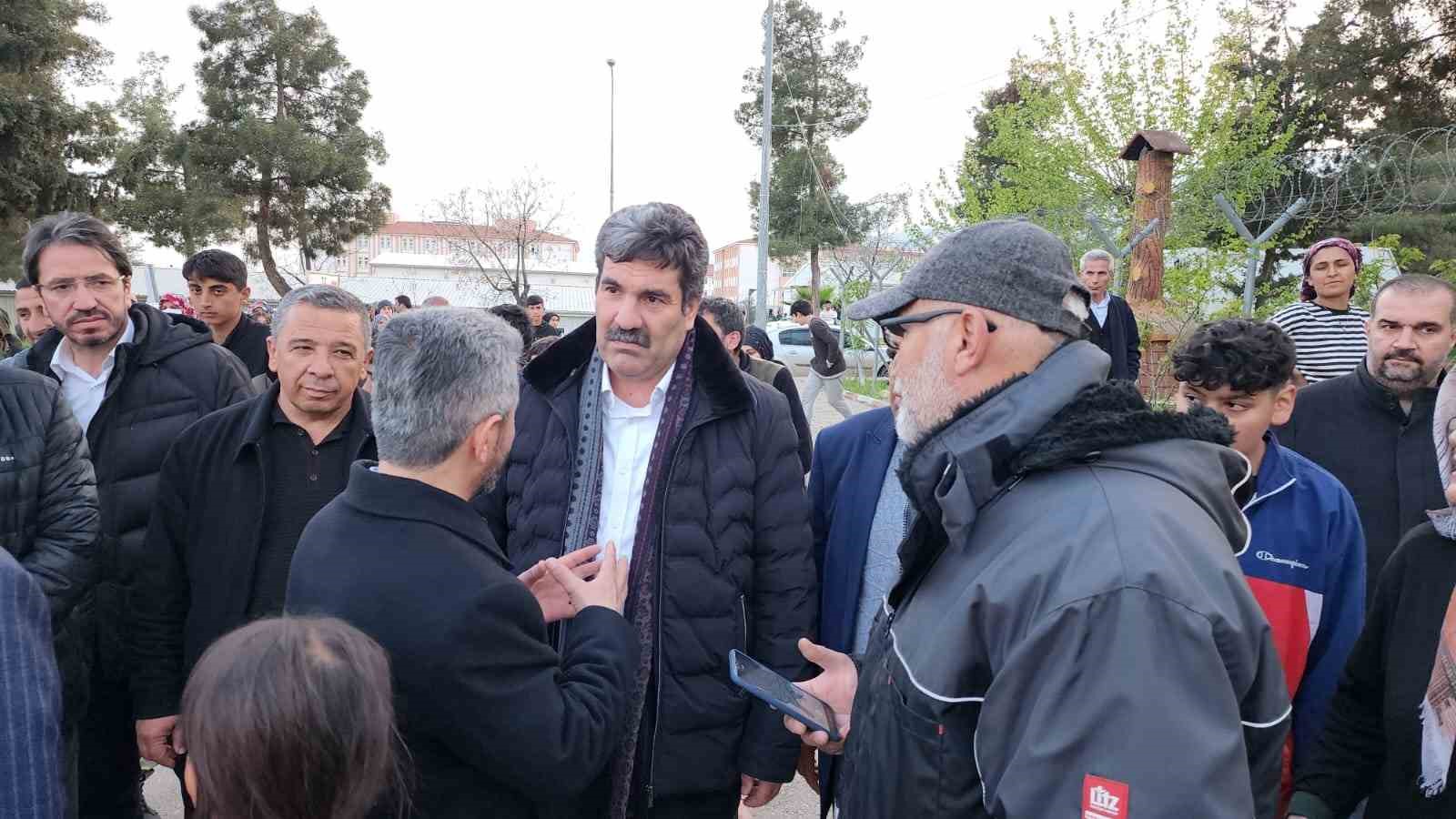 GAZİANTEPLİ HALICILAR DEPREMZEDELERLE İFTARDA BULUŞTU