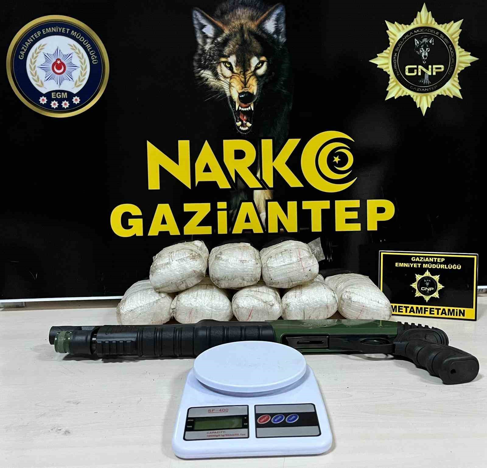 GAZİANTEP’TE BİR EV VE ARAÇTA GERÇEKLEŞTİRİLEN UYUŞTURUCU OPERASYONUNDA 4 ŞÜPHELİ