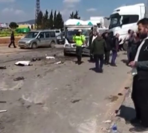 GAZİANTEP'TE ARALARINDA OTOMOBİL, KAMYONET VE TIRLARIN DA OLDUĞU 8 ARACIN