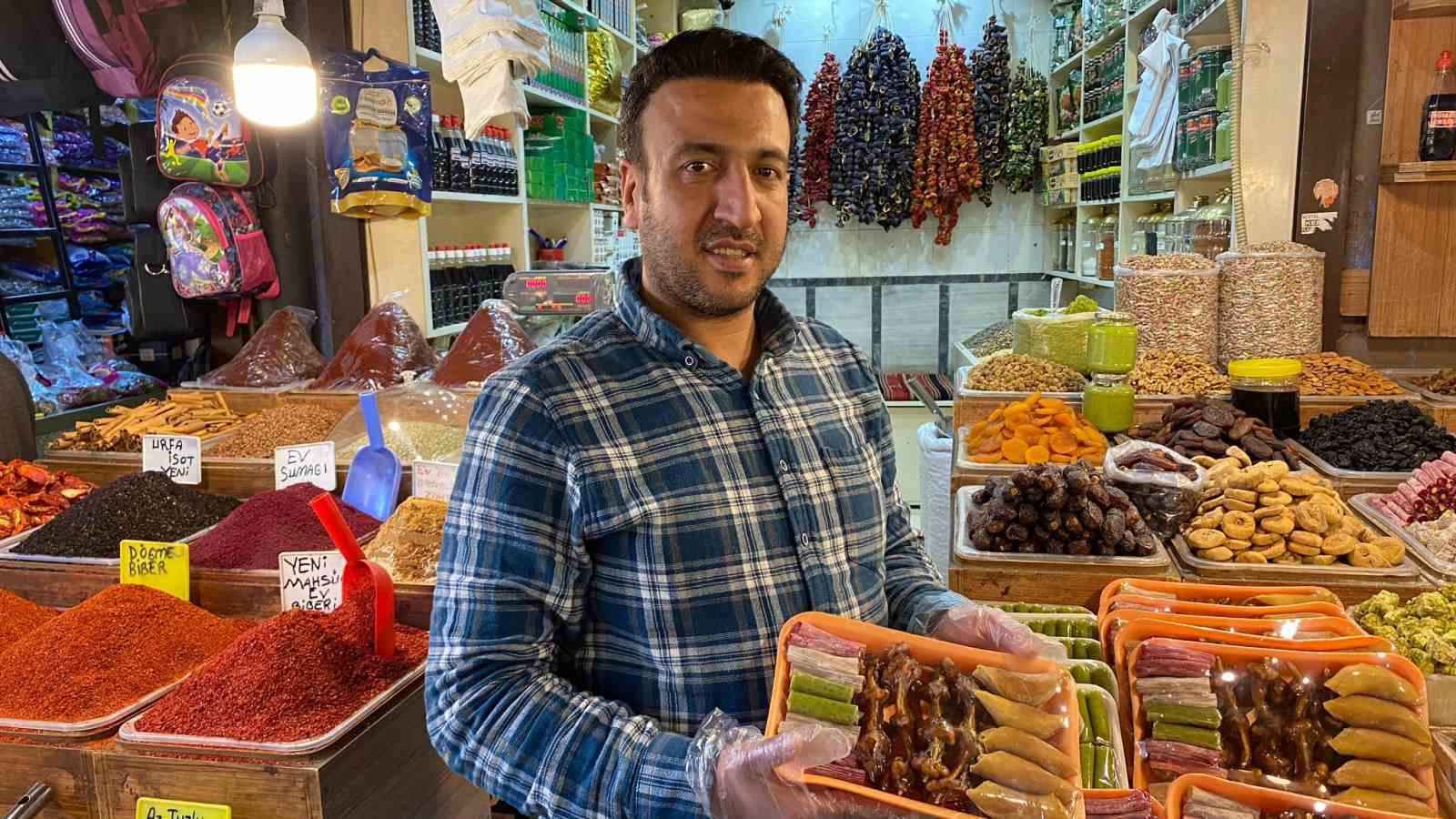 GAZİANTEP’TE ÇARŞI VE PAZARLARDA BAYRAM YOĞUNLUĞU YAŞANIYOR