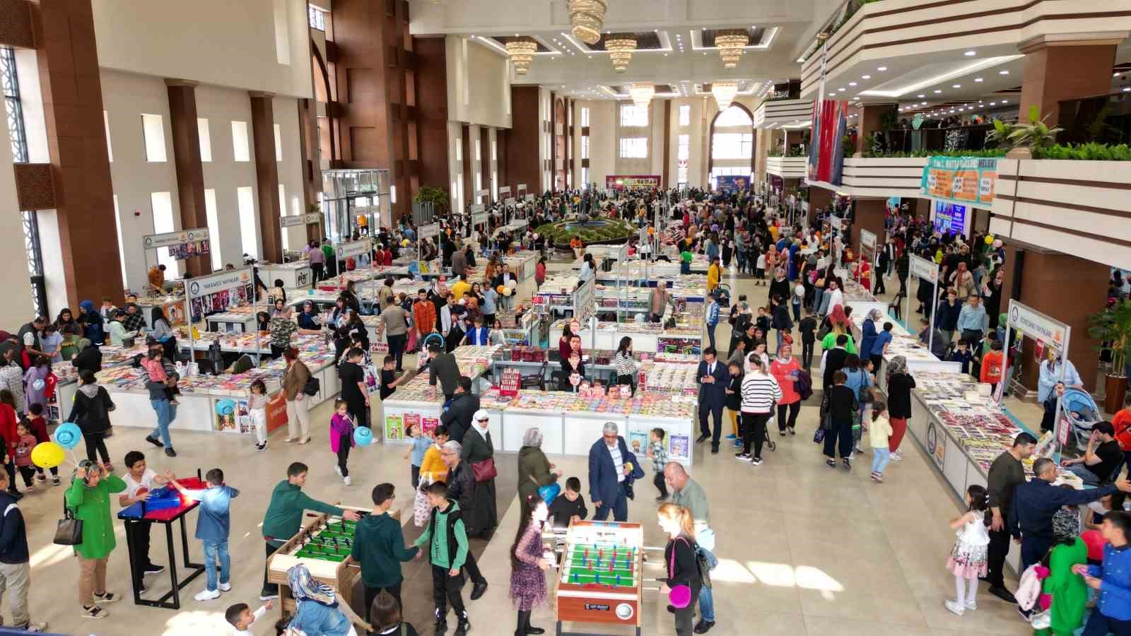 GAZİANTEP’TE ÇOCUK ŞENLİĞİNE YOĞUN İLGİ
