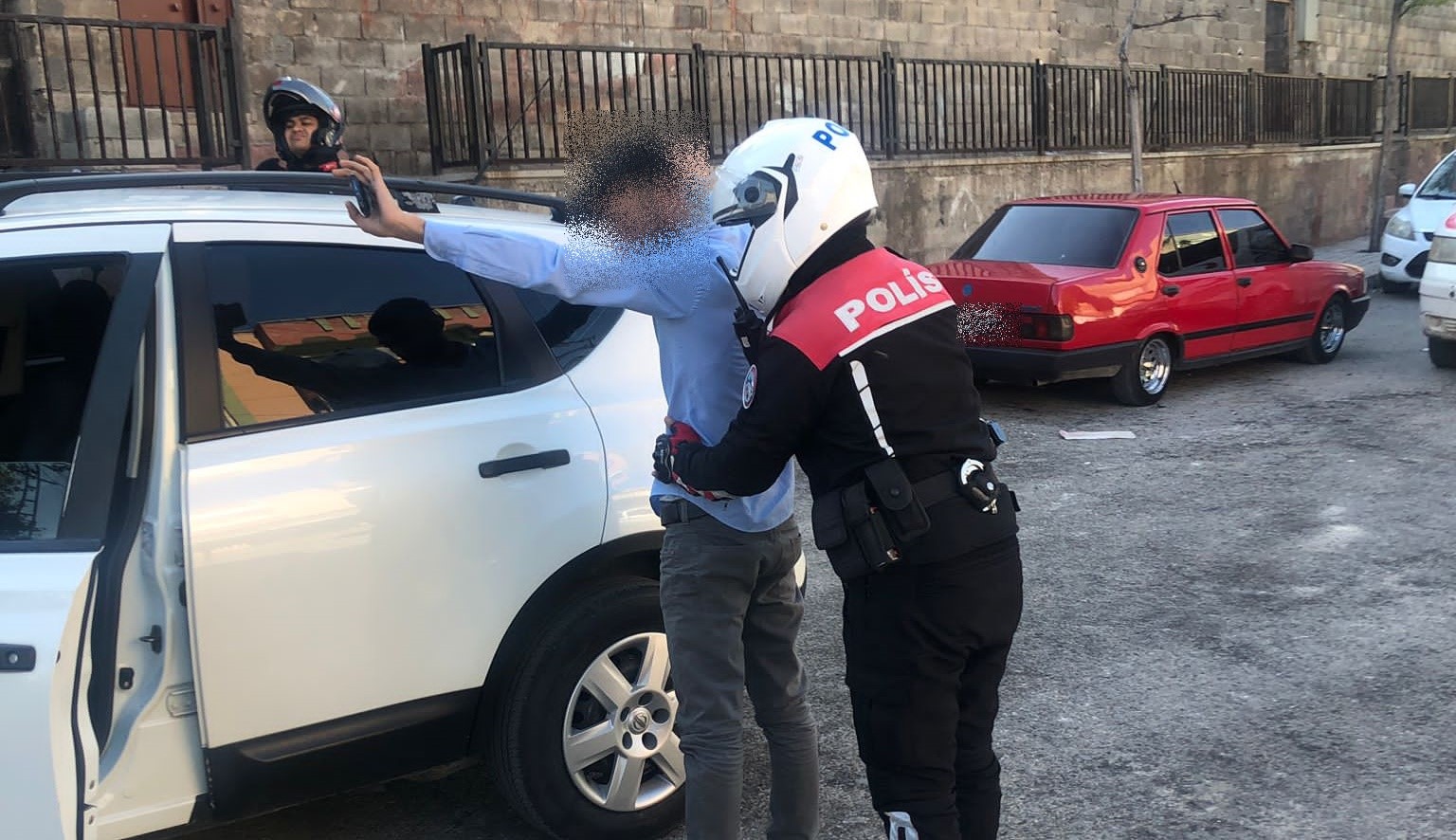 GAZİANTEP’TE ŞÜPHELİ ŞAHIS VE ARAÇLARA YÖNELİK YAPILAN UYGULAMALARDA ARANAN 8