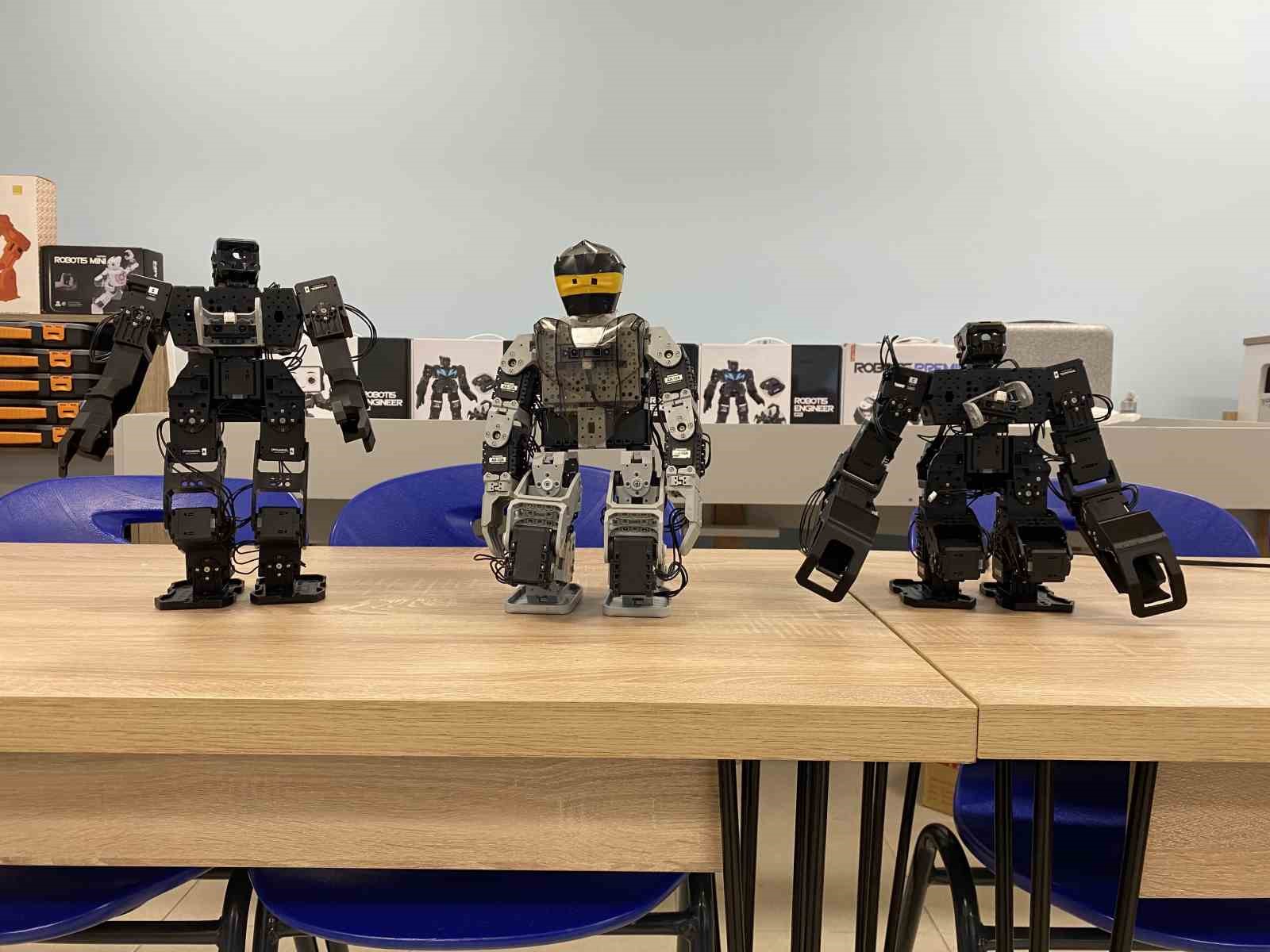 GAZİOSMANPAŞA BİLSEM ÖĞRENCİLERİ YUNANİSTAN’DA KATILDIĞI ROBOT YARIŞMASINDA KAZANMIŞ OLDUĞU DÜNYA