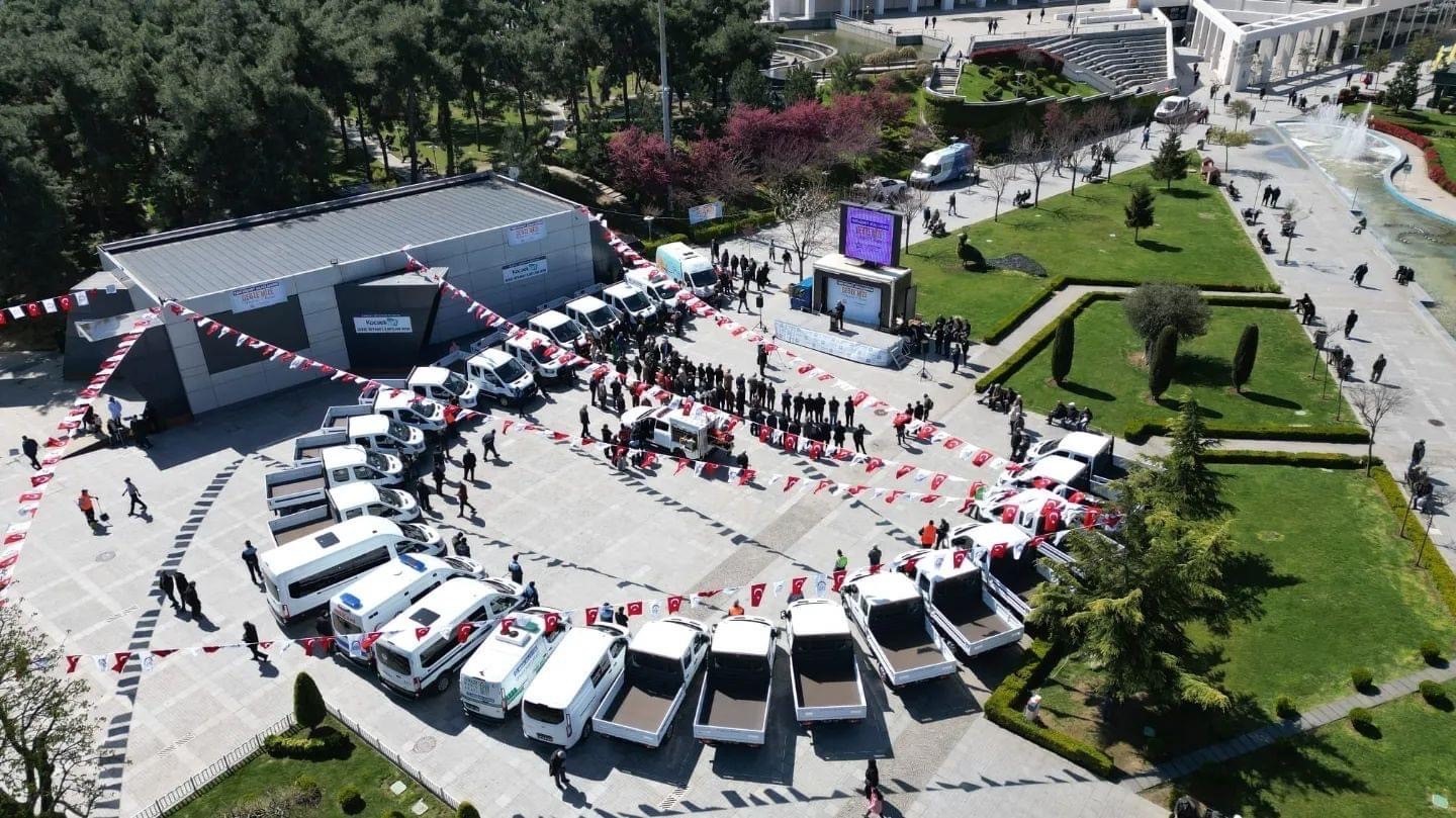 GEBZE BELEDİYESİ'NİN ÖZ KAYNAKLARIYLA TEMİN EDİLEN 26 YENİ ARAÇ, 15