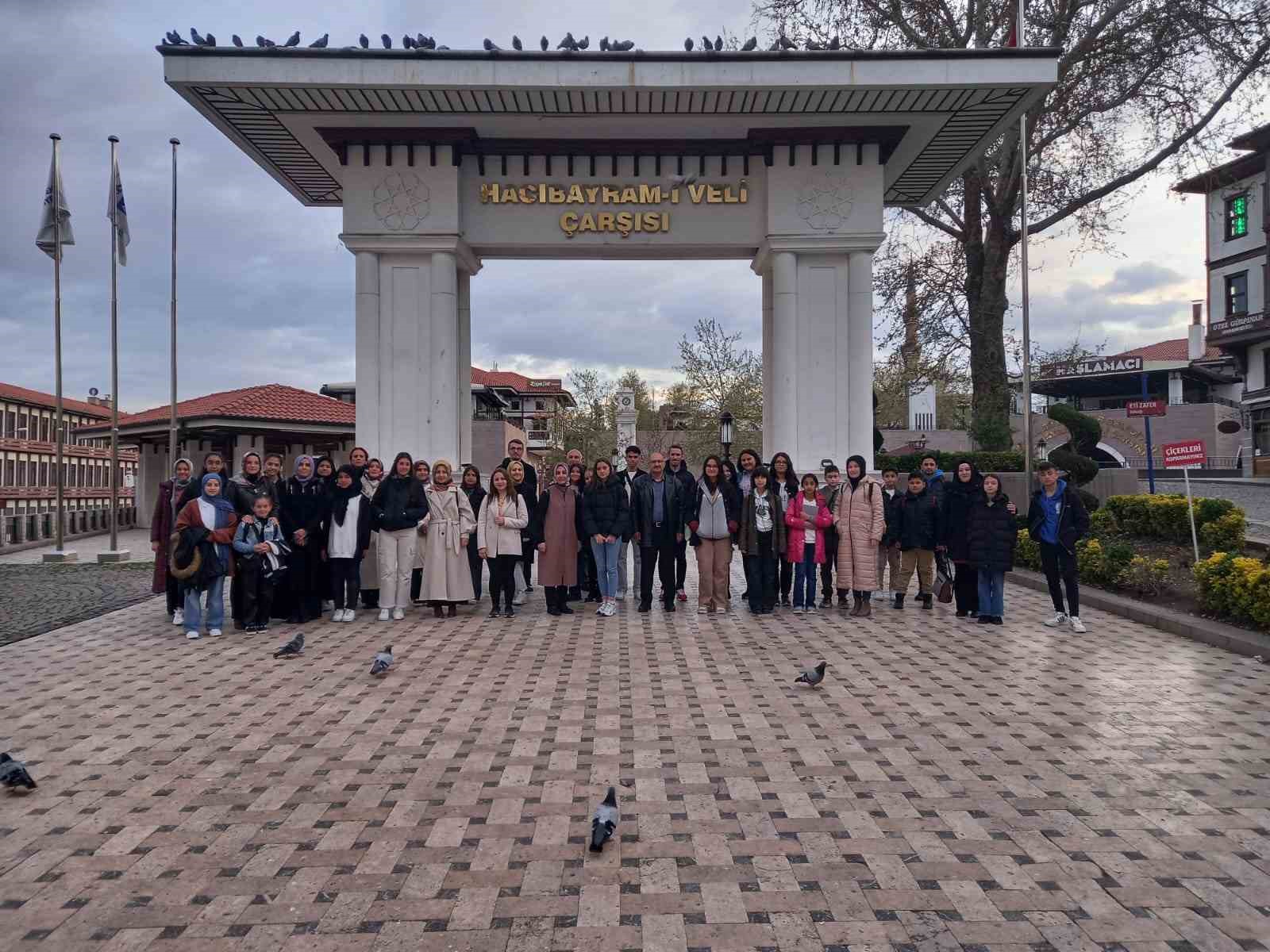 GEDİZ’DE EN ÇOK OKUYAN ÖĞRENCİLERE ANKARA GEZİSİ