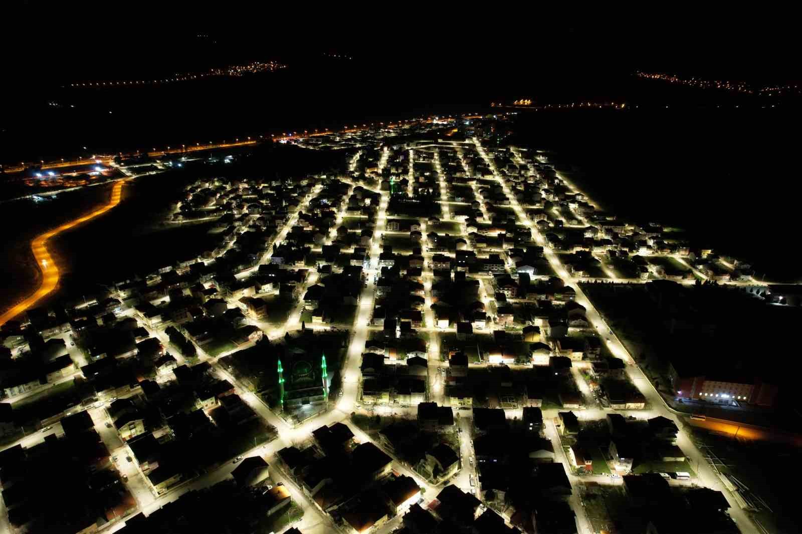 GEDİZ’DE ENERJİ NAKİL HATLARI YER ALTINA ALINIYOR