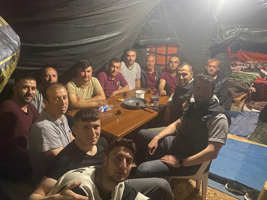 GEDİZLİ EKİP DEPREM BÖLGESİNDE ÇALIŞMALARINA DEVAM EDİYOR