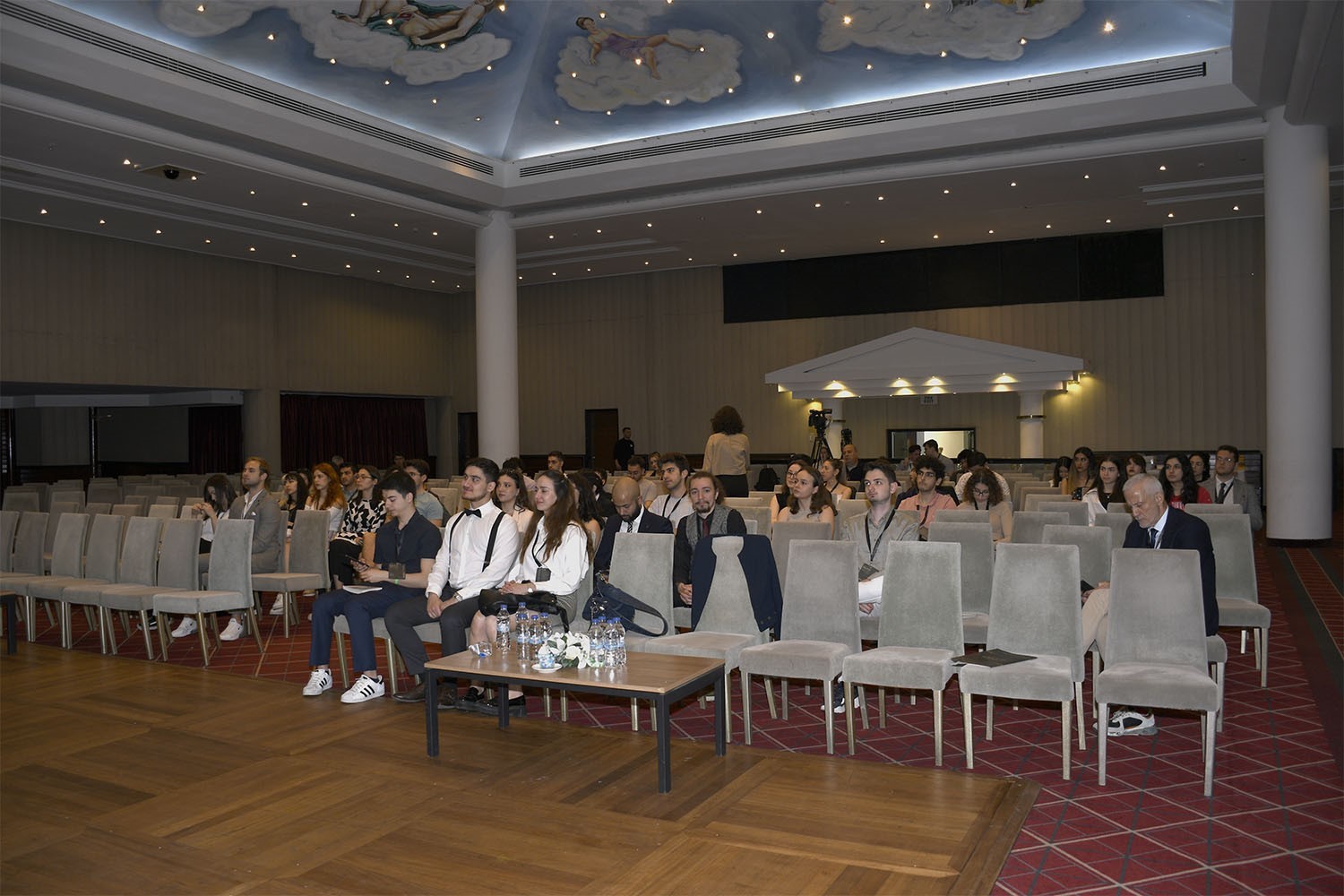 GELECEĞİN HEKİMLERİ KUŞADASI’NDA BULUŞTU