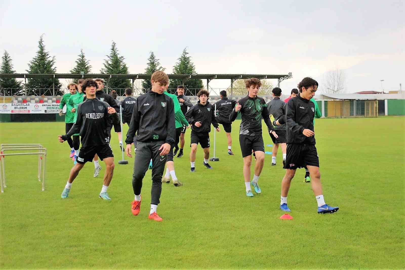 DENİZLİSPOR, SON ANTRENMANINI YAPARAK HAZIRLIKLARINI TAMAMLADI.