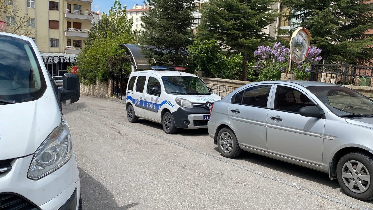 KAYSERİ'NİN TALAS İLÇESİNDE YAŞAYAN GENÇ KADIN, KENDİNİ ASARAK YAŞAMINA SON