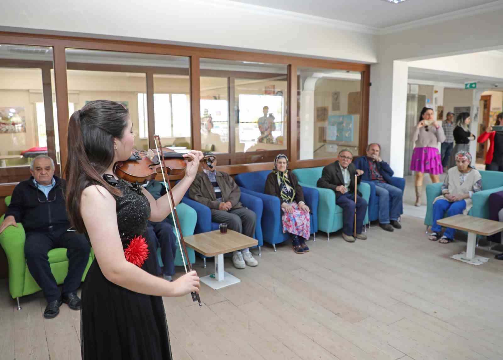 GENÇ MÜZİSYENLER ELİF EROĞLU VE PINAR YAR, ANTALYA BÜYÜKŞEHİR BELEDİYESİ