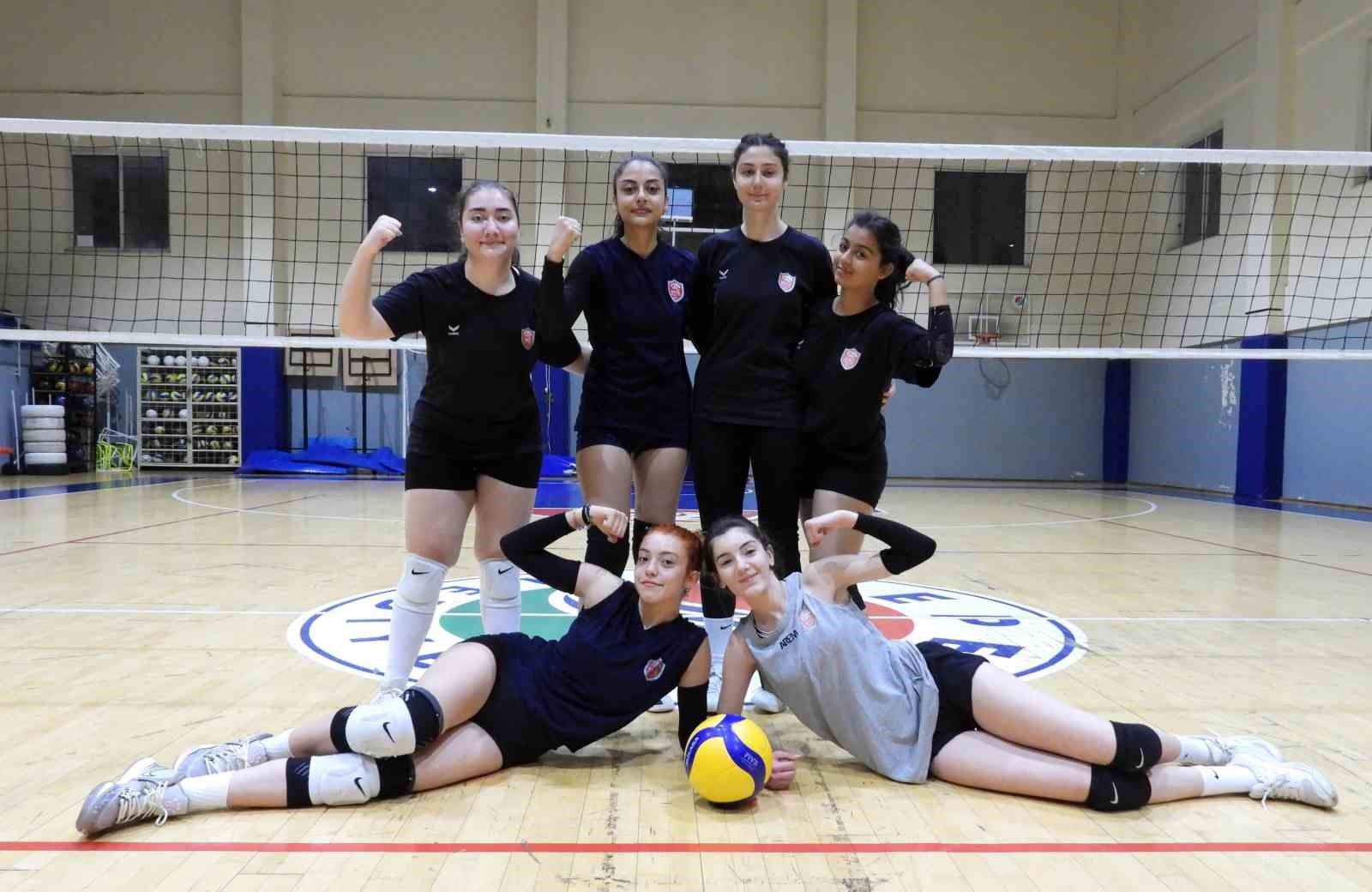 VOLEYBOL GELİŞİM LİGİ’NDE GENÇLER KATEGORİSİNDE 3’TE 2, YILDIZLARDA İSE 3’TE