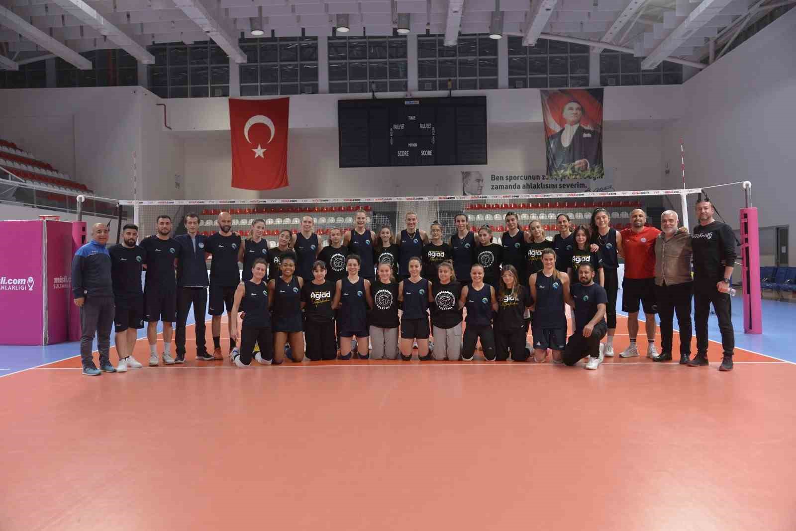 AGİAD ORTAOKULU VOLEYBOL TAKIMI SPORCULARI, NİLÜFER BELEDİYESPOR MAÇININ HAZIRLIKLARINI SÜRDÜREN