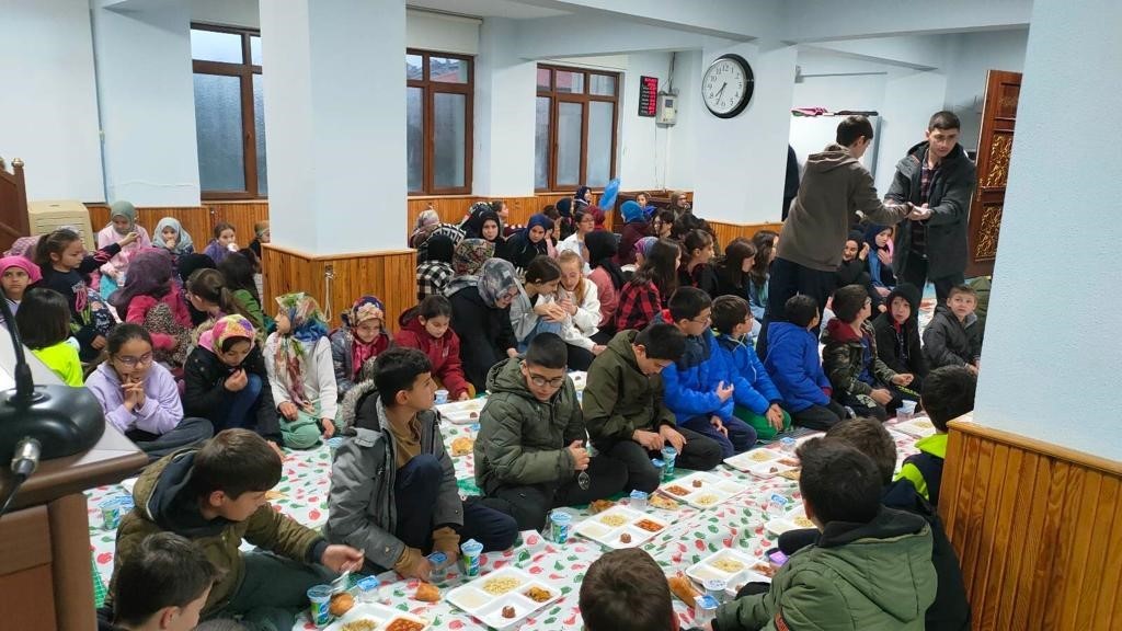 GELECEĞİN GENÇLERİ İFTARDA BULUŞTU