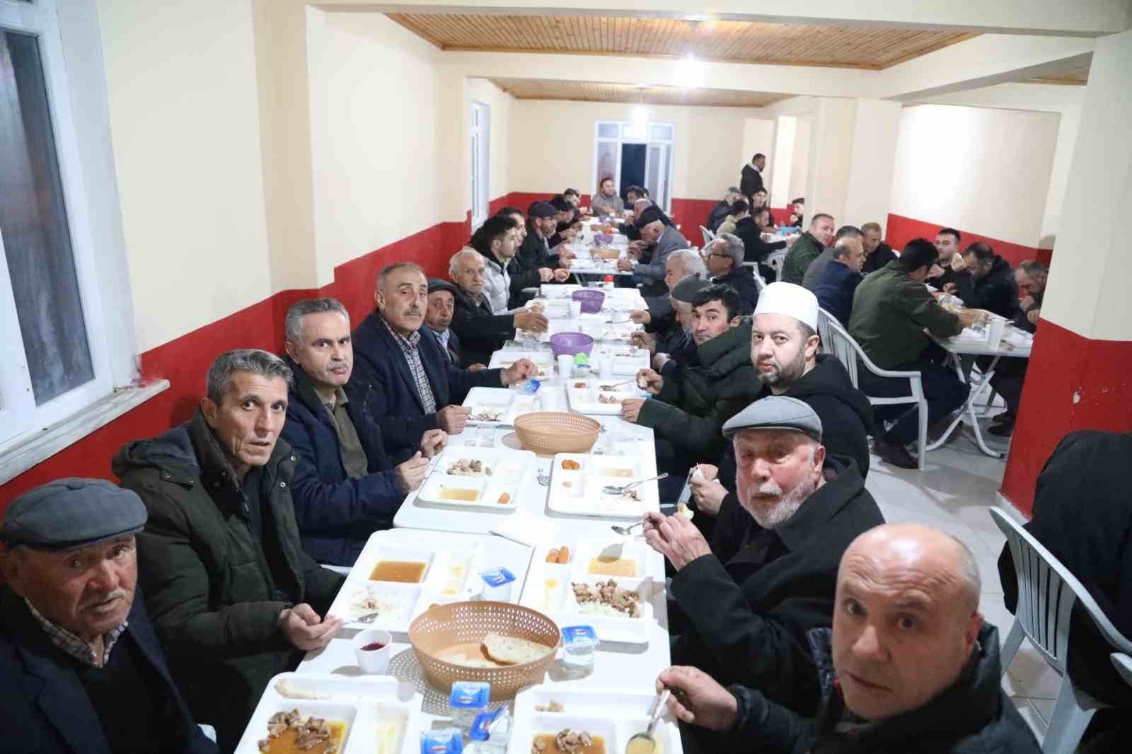 KÖY GENÇLERİNDEN İFTAR SUPRİZİ"