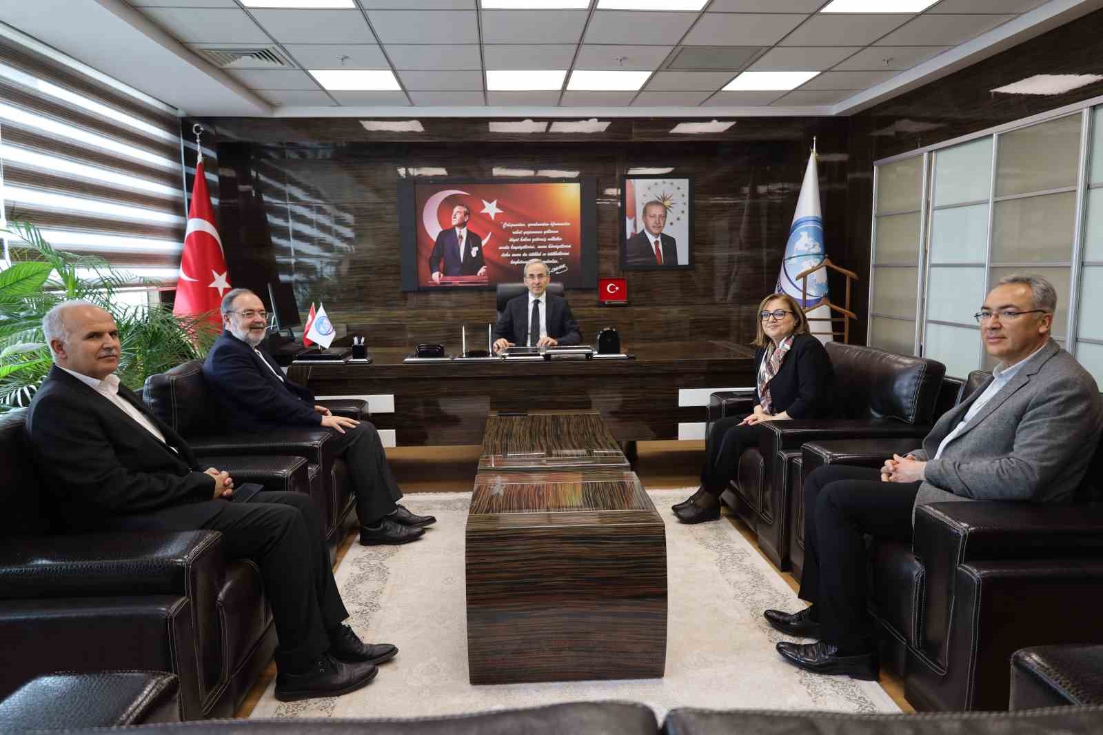 GAZİANTEP BÜYÜKŞEHİR BELEDİYE BAŞKANI FATMA ŞAHİN VE ESKİ DİYANET İŞLERİ