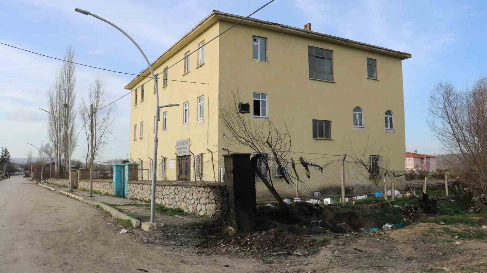 TOKAT'TA BİR AYAKKABI İMALATINDA GERÇEKLEŞEN ZEHİRLENMEDE HASTANEDE TEDAVİ ALTINA ALINAN