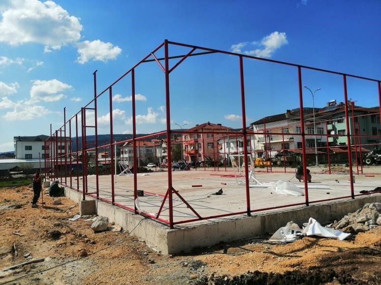 GÖLPAZARI SPOR TESİSLERİ ÇALIŞMALARINI DEVAM ETTİRİYOR