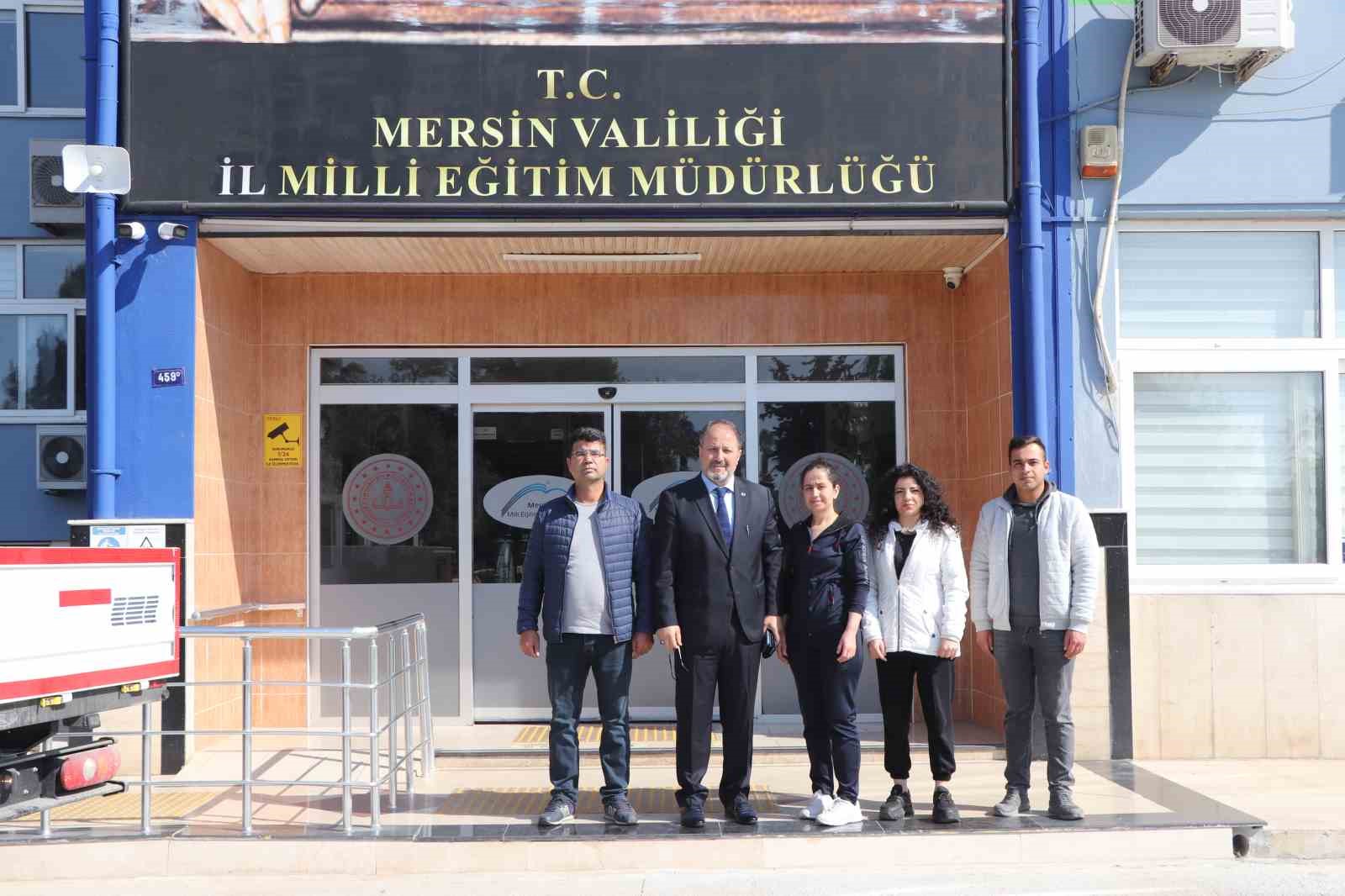 MERSİNLİ GÖNÜLLÜ ÖĞRETMENLER, DEPREMZEDE VATANDAŞLARIN YEMEK İHTİYAÇLARINI KARŞILAMAK AMACI İLE