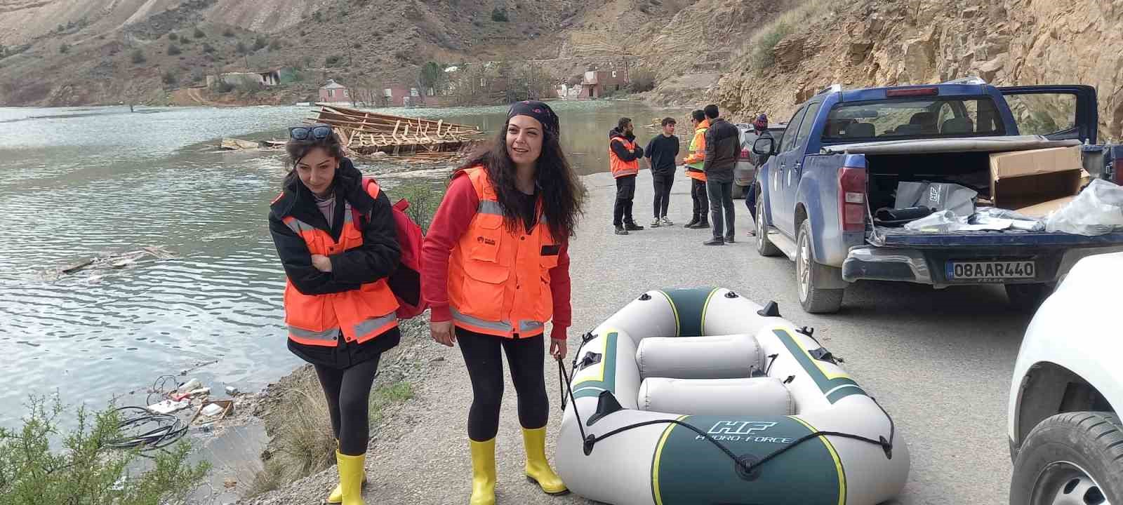 ARTVİN’DE , BÜYÜK BİR BÖLÜMÜ BARAJ SULARIYLA KAPLANAN YUSUFELİ İLÇESİNDE