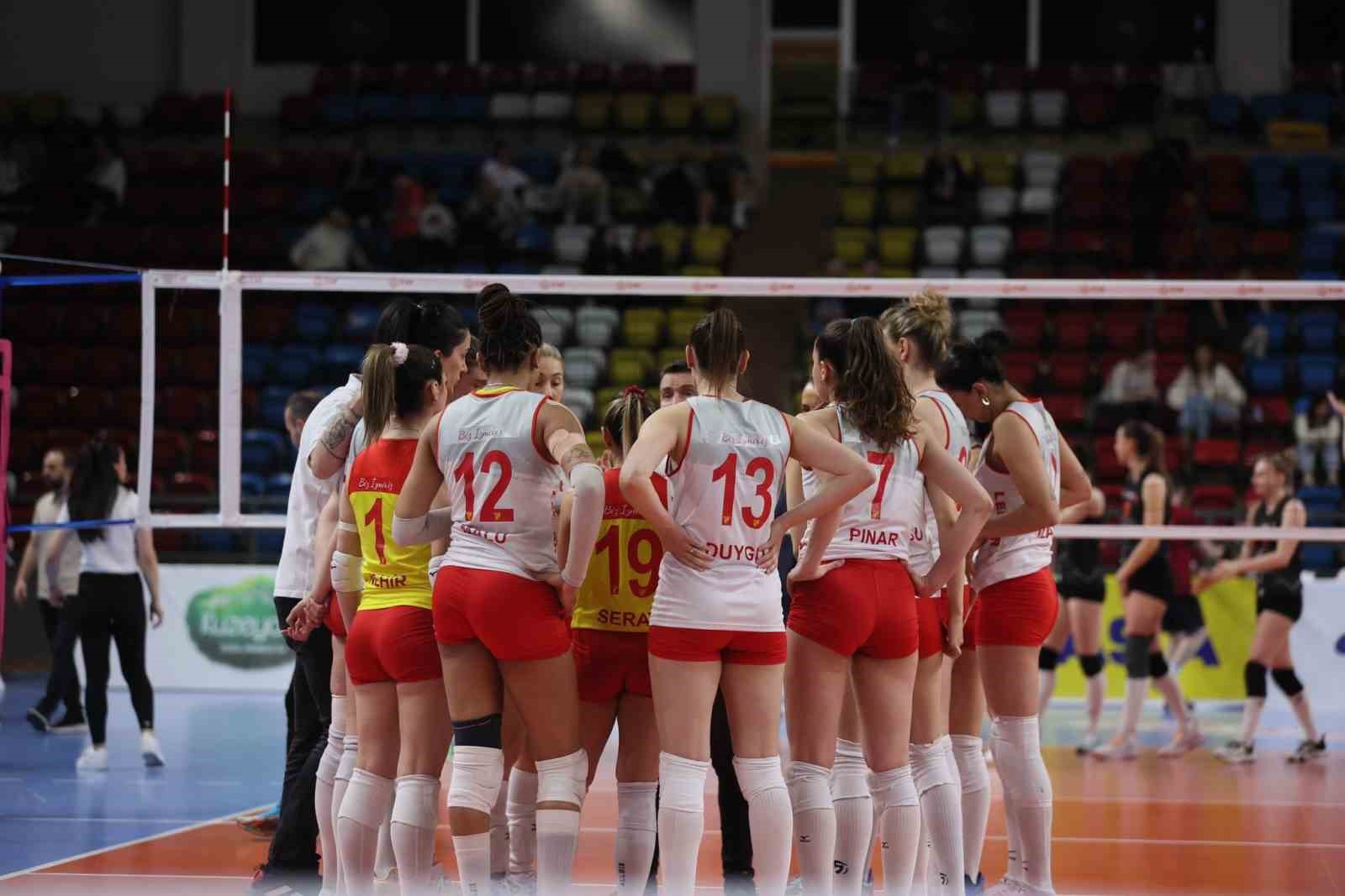 TVF KADINLAR VOLEYBOL 1. LİGİ A GRUBU'NDA NORMAL SEZONU LİDER