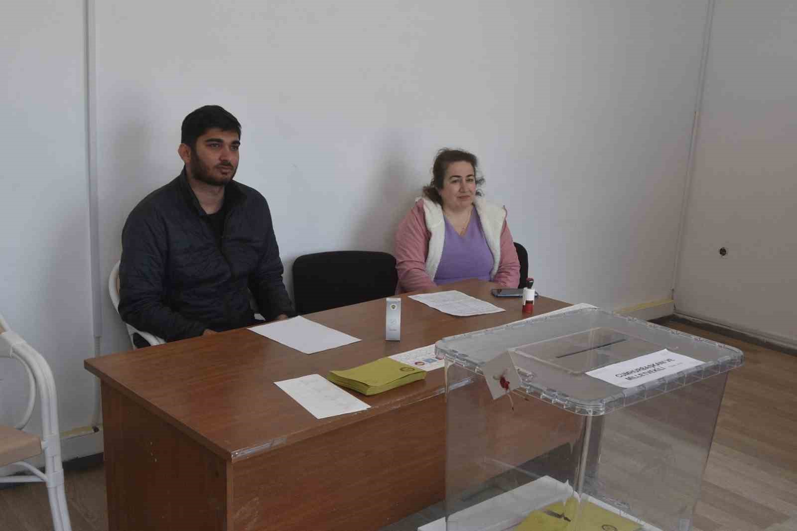 MUĞLA’NIN BODRUM İLÇESİNDEKİ GÜMRÜK KAPISINDA OY VERME İŞLEMİ BAŞLADI.
