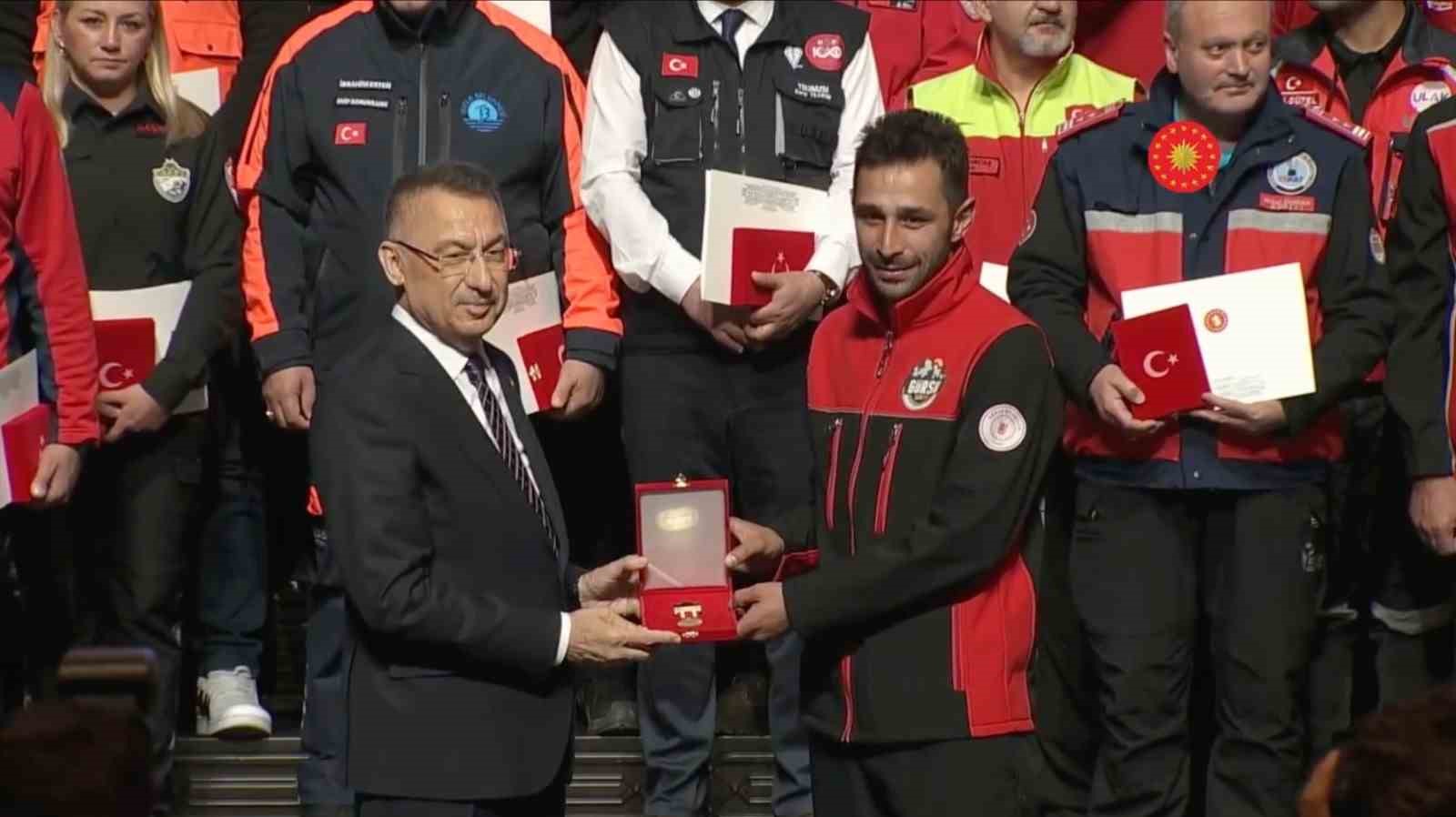 YÜZYILIN AFETİNDE GÜNLERCE GAYRET SARF EDEREK ARAMA KURTARMA ÇALIŞMALARINA DESTEK