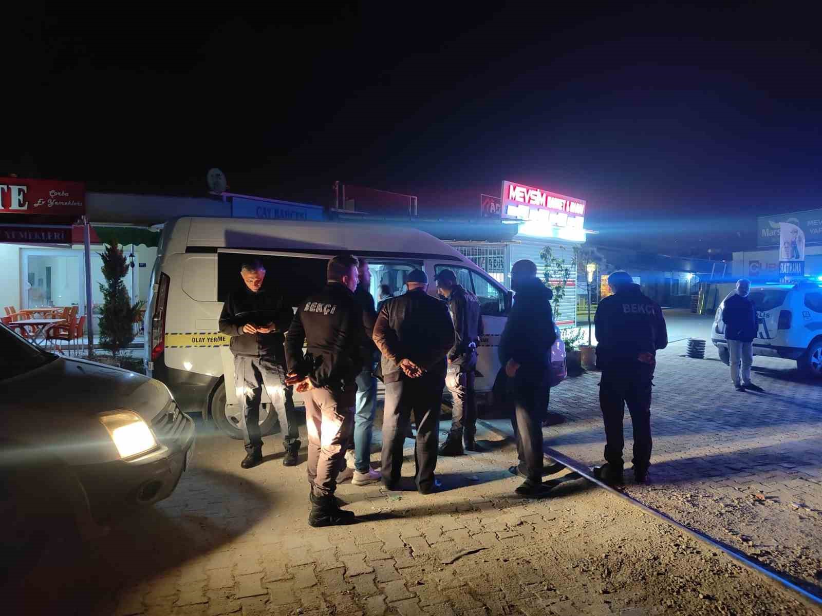 GÜRÜLTÜ YAPAN ESNAF ARKADAŞINI POMPALI TÜFEKLE YARALADI