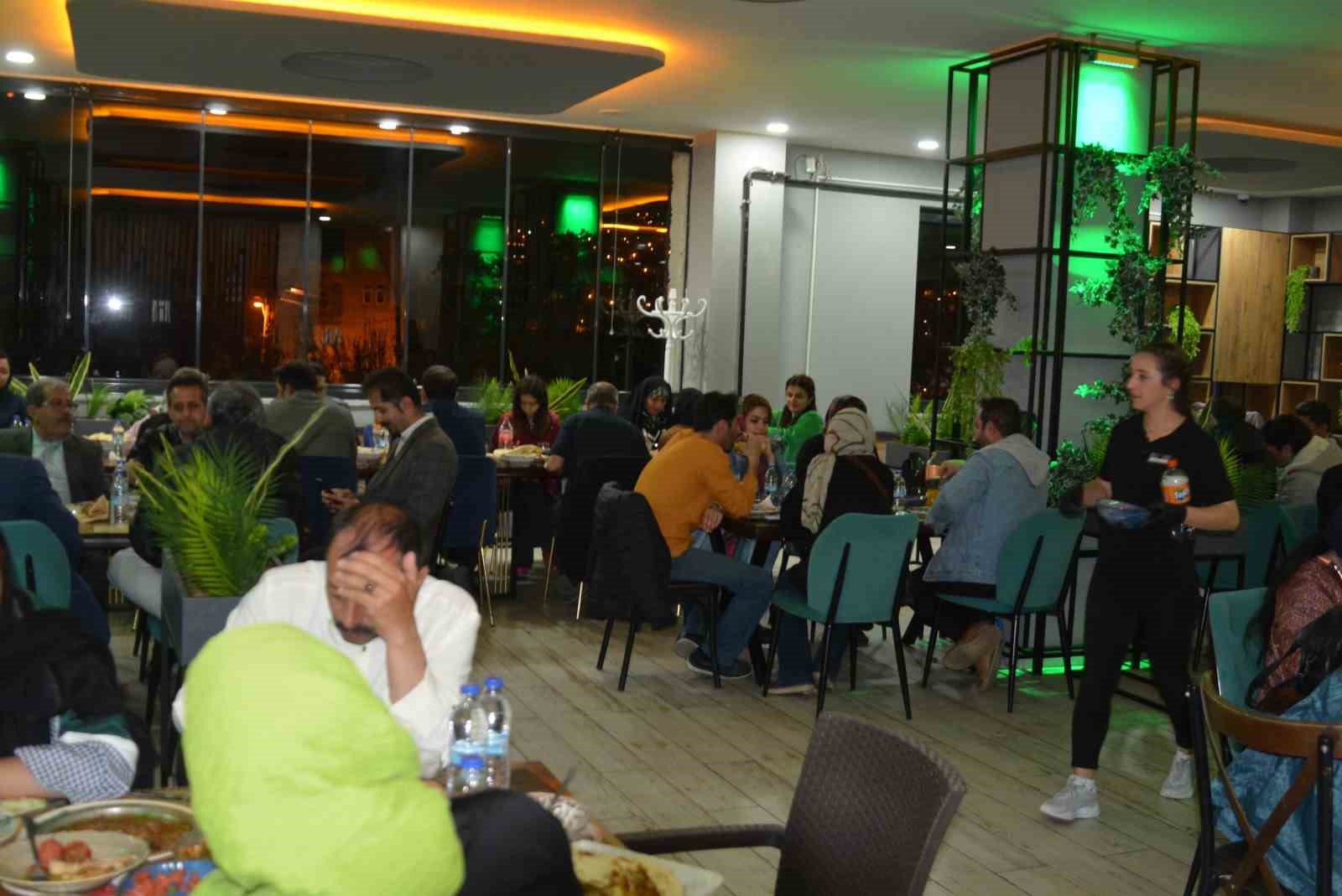 HAKKARİ VALİLİĞİ İL VE İLÇELERDE ZİYARETLERDE BULUNAN İRANLI SEYAHAT ACENTA