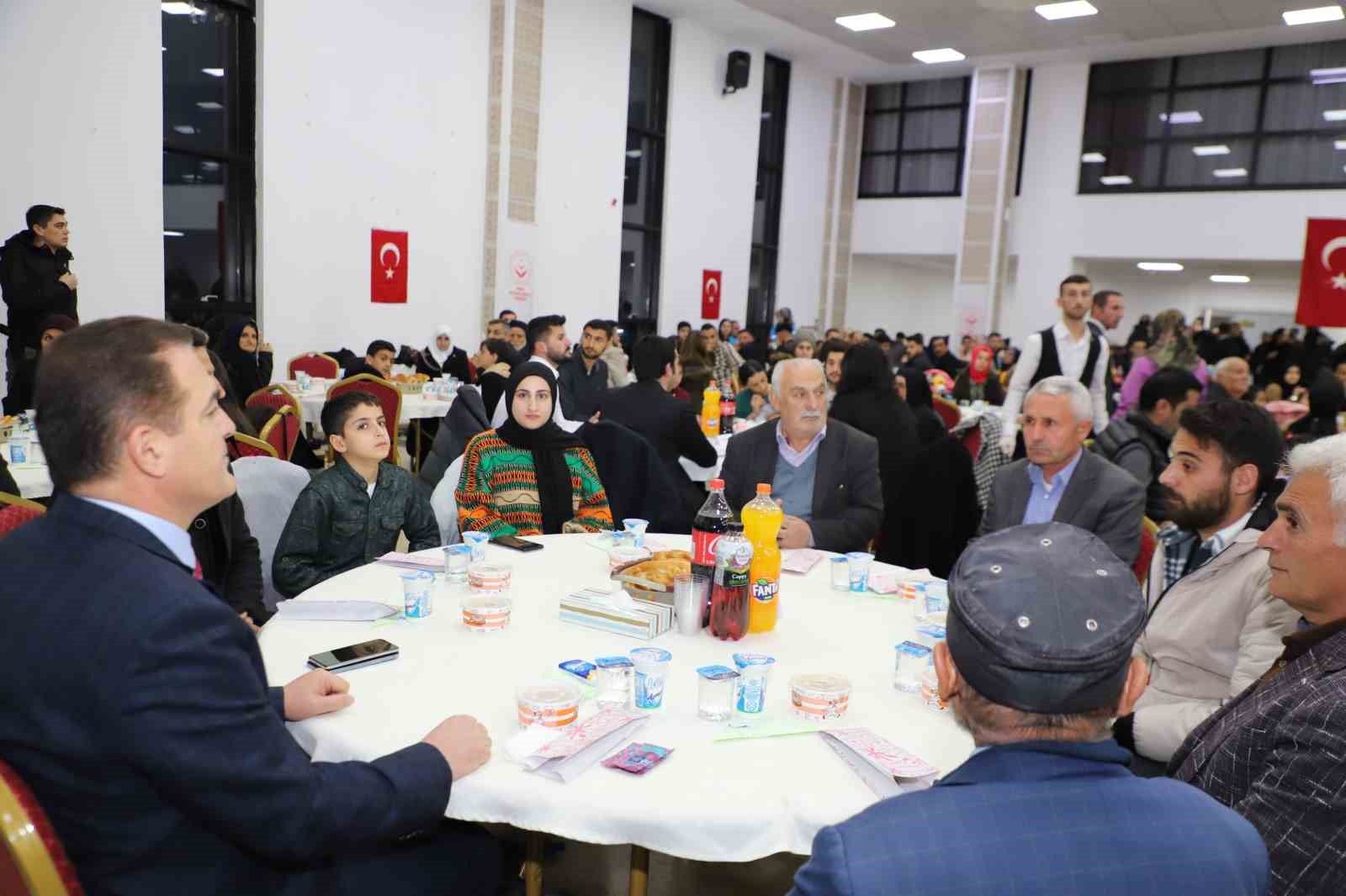 HAKKARİ VALİSİ VE BELEDİYE BAŞKAN VEKİLİ İDRİS AKBIYIK, ŞEHİT AİLELERİ