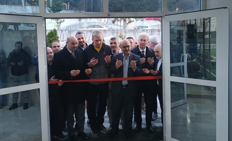 TAVŞANLI ERDEMSPOR HALISAHA TESİSLERİ ŞÖHRETLER KARMASI MAÇI İLE AÇILDI