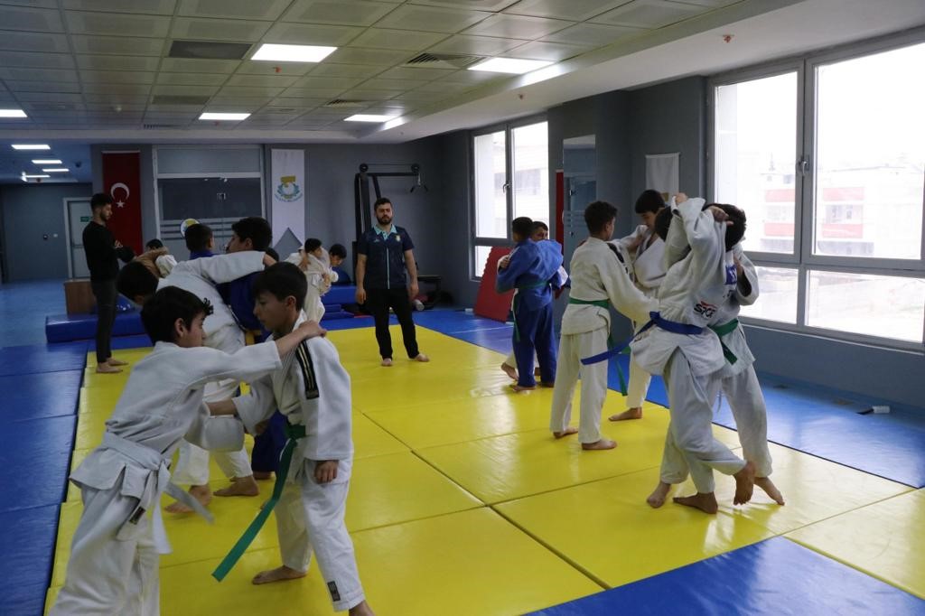 HALİLİYE'DE GELECEĞİN YILDIZLARI SPOR KURSLARINDA YETİŞİYOR