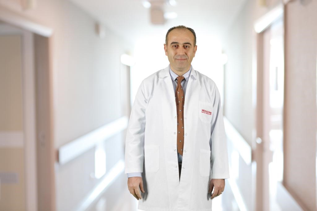 HAPŞIRIK VE ÖKSÜRÜĞÜN OMURGALAR İÇİNDEKİ BASINCI ANİDEN ARTIRMASI NEDENİYLE BEL