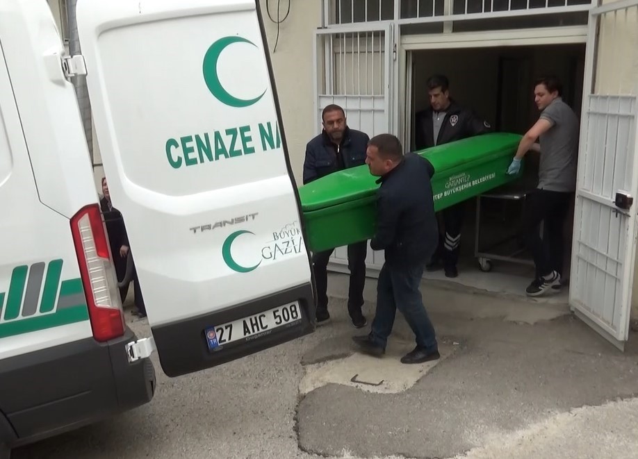 UMUT KOÇ'UN CANSIZ BEDENİ İSE ADLİ TIP KURUMUNDA YAPILAN İŞLEMLERDEN