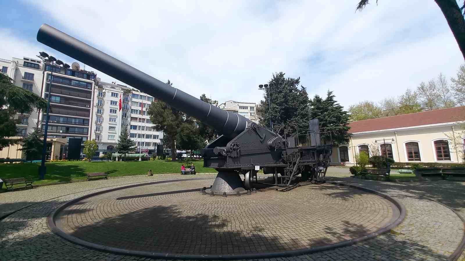 ŞİŞLİ'DE BULUNAN HARBİYE ASKERİ MÜZESİ'NDE SERGİLENEN TARİHİ ESERLERE BELİRLİ ARALIKLARLA