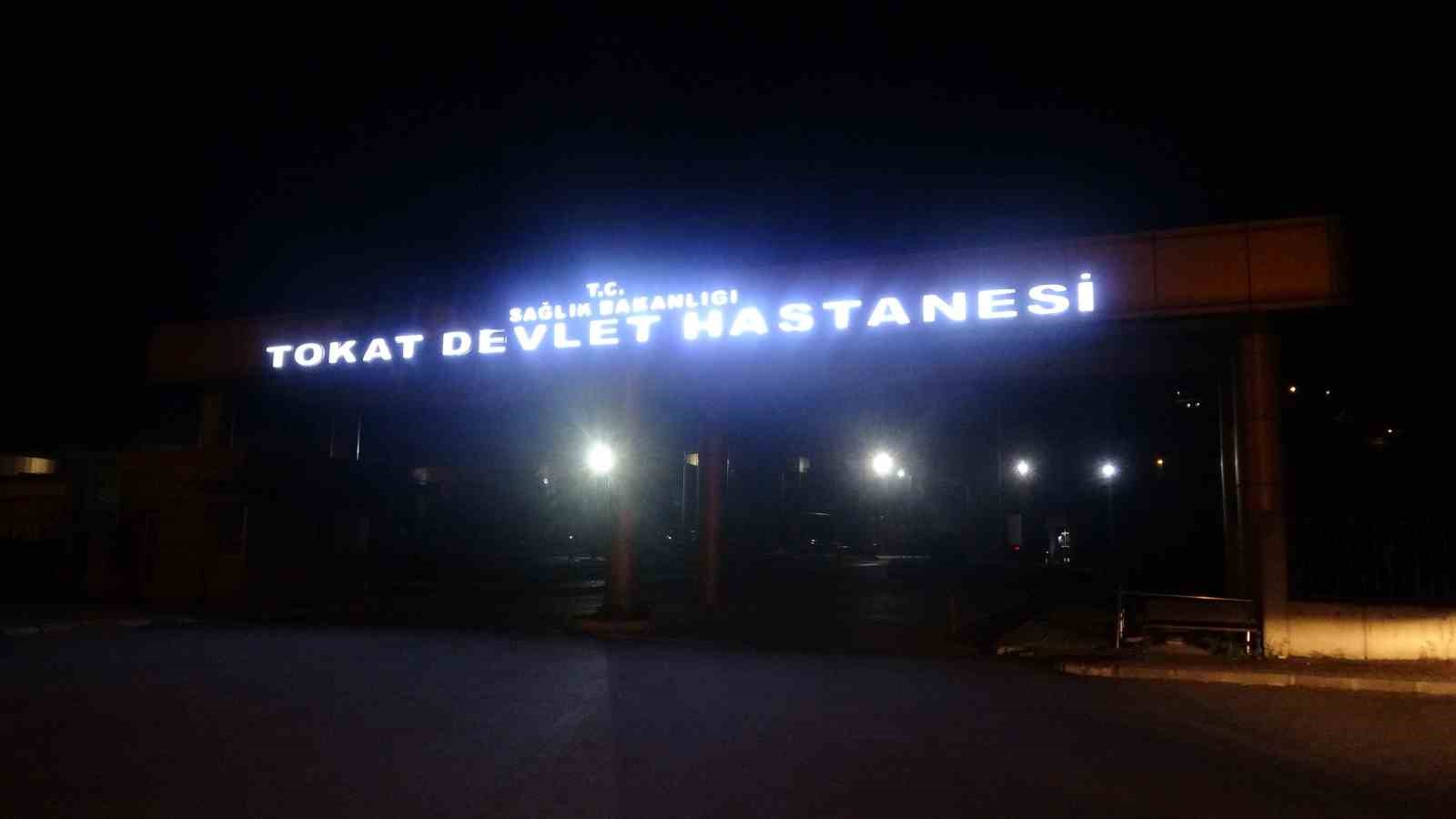 TOKAT DEVLET HASTANESİNİN BAHÇESİNE DÜŞEN SAÇMALAR EKİPLERİ HAREKETE GEÇİRDİ