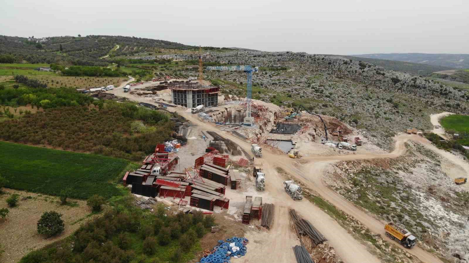 KAHRAMANMARAŞ MERKEZLİ DEPREMLERDEN EN ÇOK ETKİLENEN HATAY’DA DEPREM KONUTLARI HIZLA