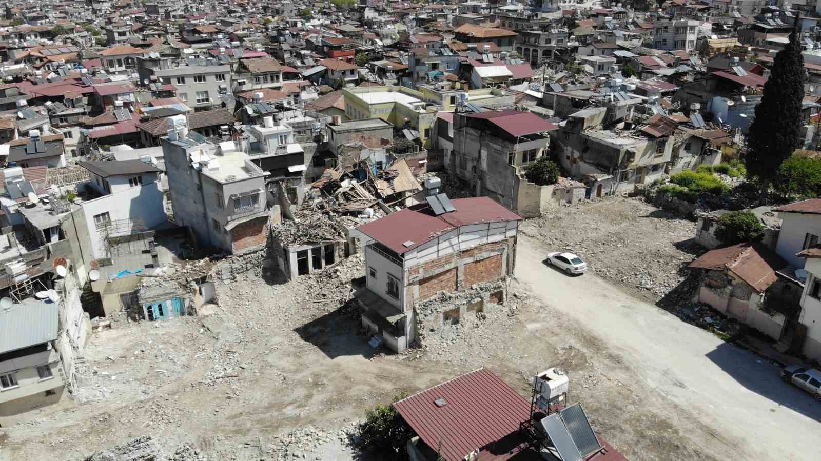 KAHRAMANMARAŞ MERKEZLİ DEPREMLERDE BİNLERCE İŞ YERİNİN YIKILDIĞI HATAY’IN ANTAKYA İLÇESİNDE