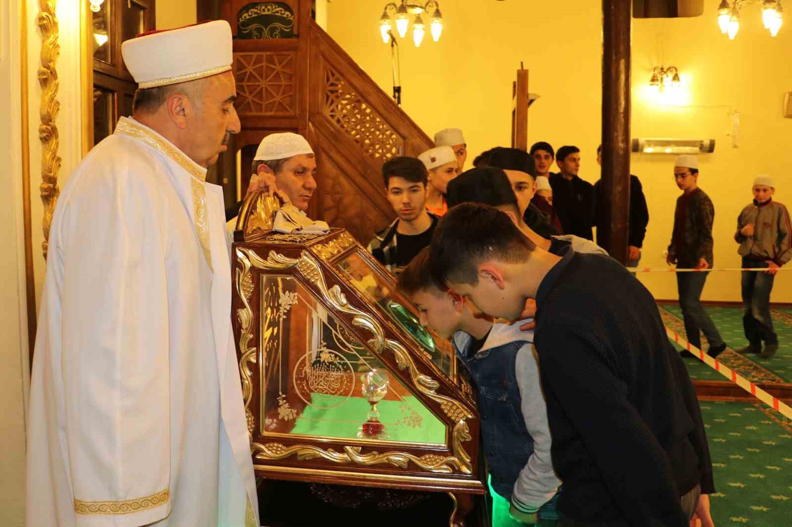727 YILLIK TARİHİ İLE İLÇENİN EN ESKİ CAMİSİ OLAN YÖRGÜÇ