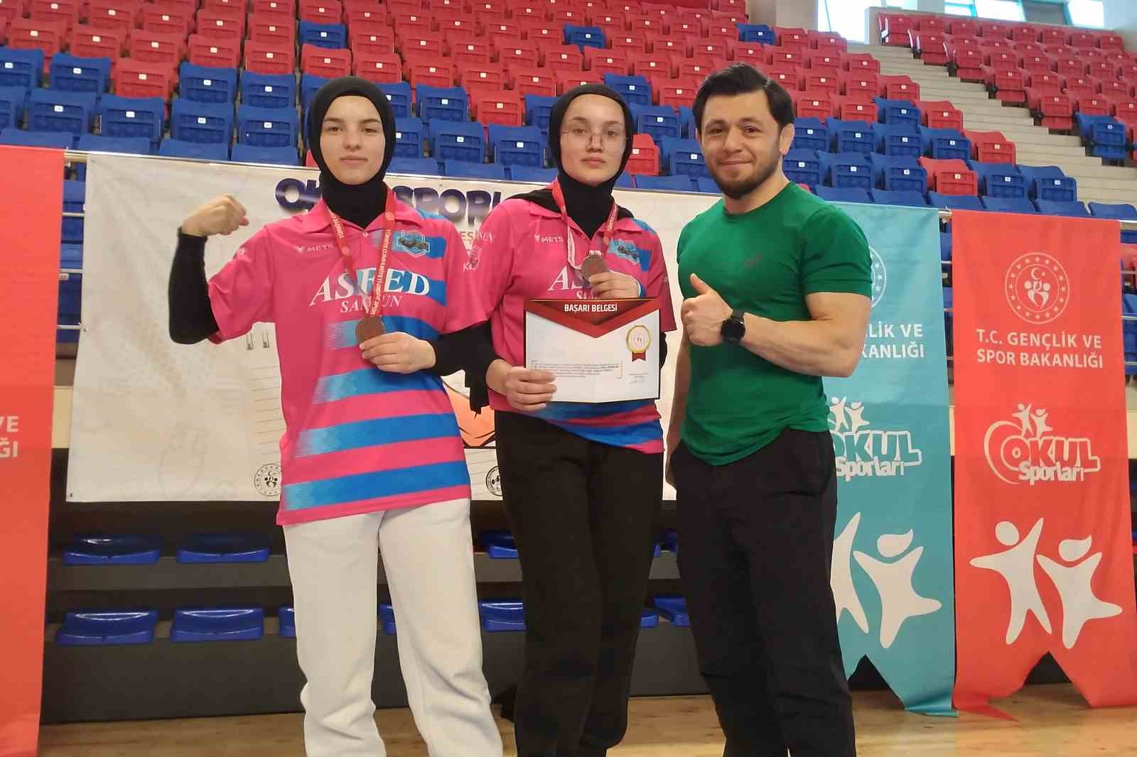 AVZA 25 MAYIS ANADOLU LİSESİ ÖĞRENCİLERİ SAMSUN’UN GURUR KAYNAĞI OLDU