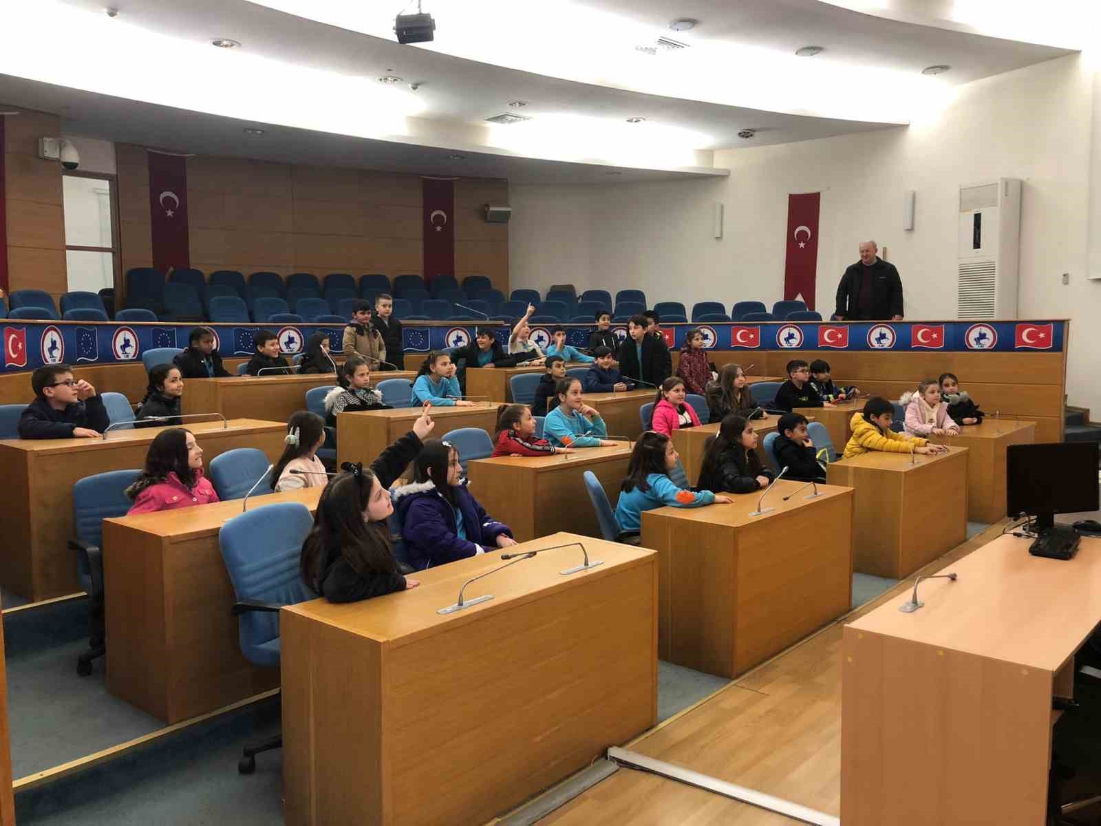 DÜZCE BELEDİYESİ HER YAŞTAN VATANDAŞA KAPILARINI AÇMAYA DEVAM EDİYOR. MERKEZ