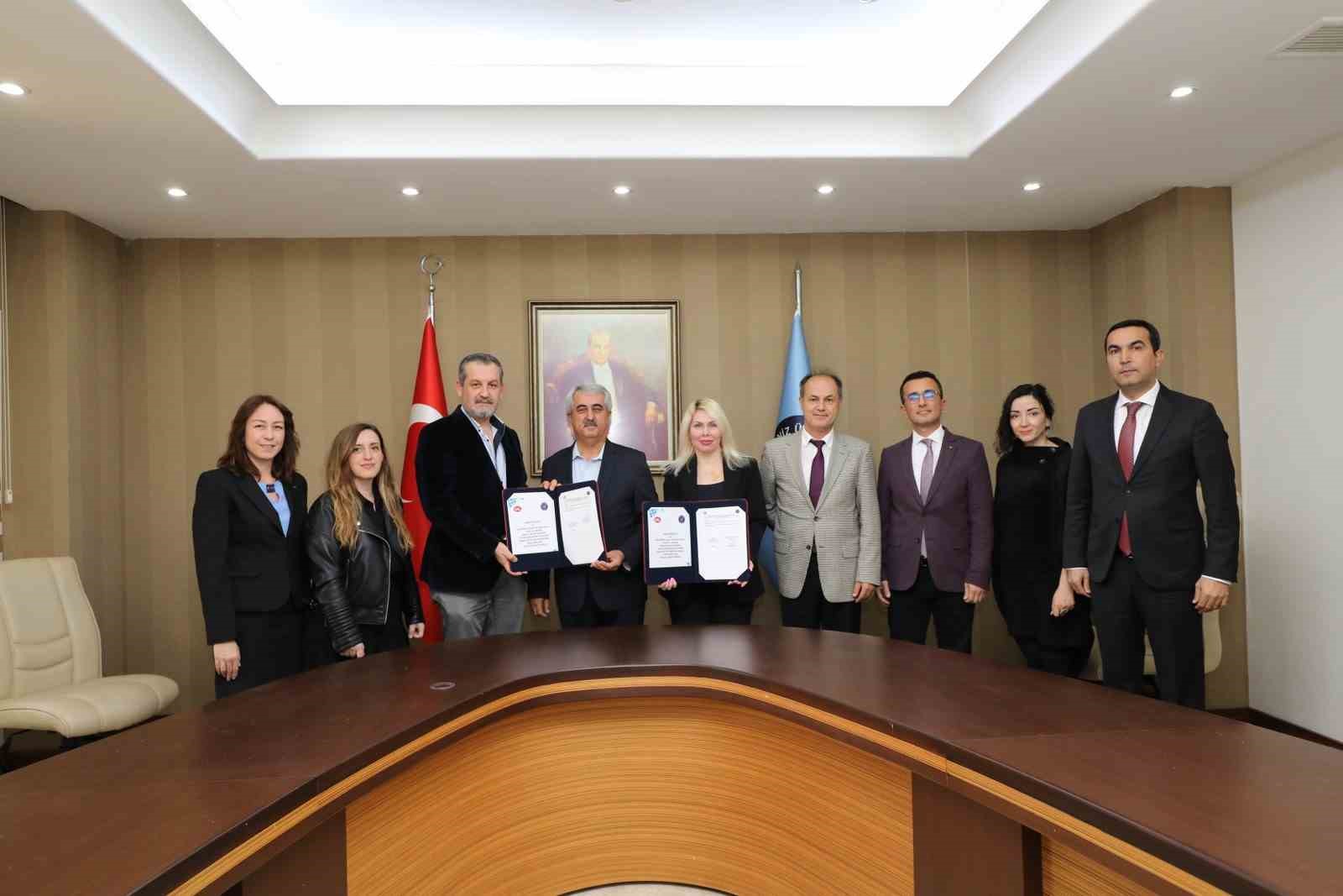 AKDENİZ ÜNİVERSİTESİ KORKUTELİ MESLEK YÜKSEKOKULU’NDA “MANTAR ÜRETİM ODASI” YAPIMI İÇİN