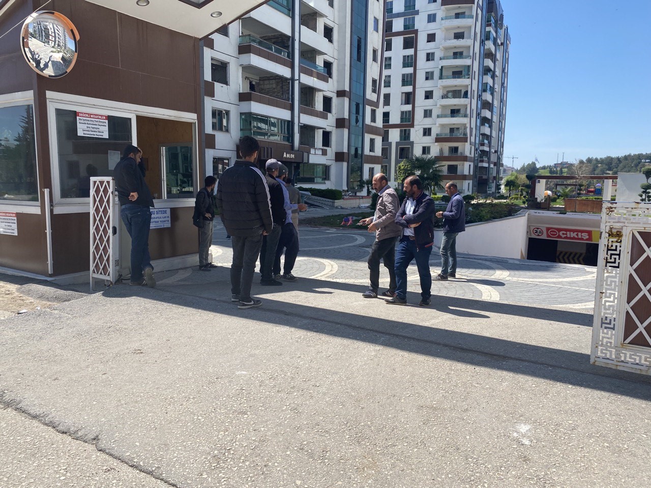 ADIYAMAN’DA BİR İKAMETİN NAKLİYESİ İÇİN GİRDİKLERİ BİNADA HIRSIZ SANILAN FİRMA