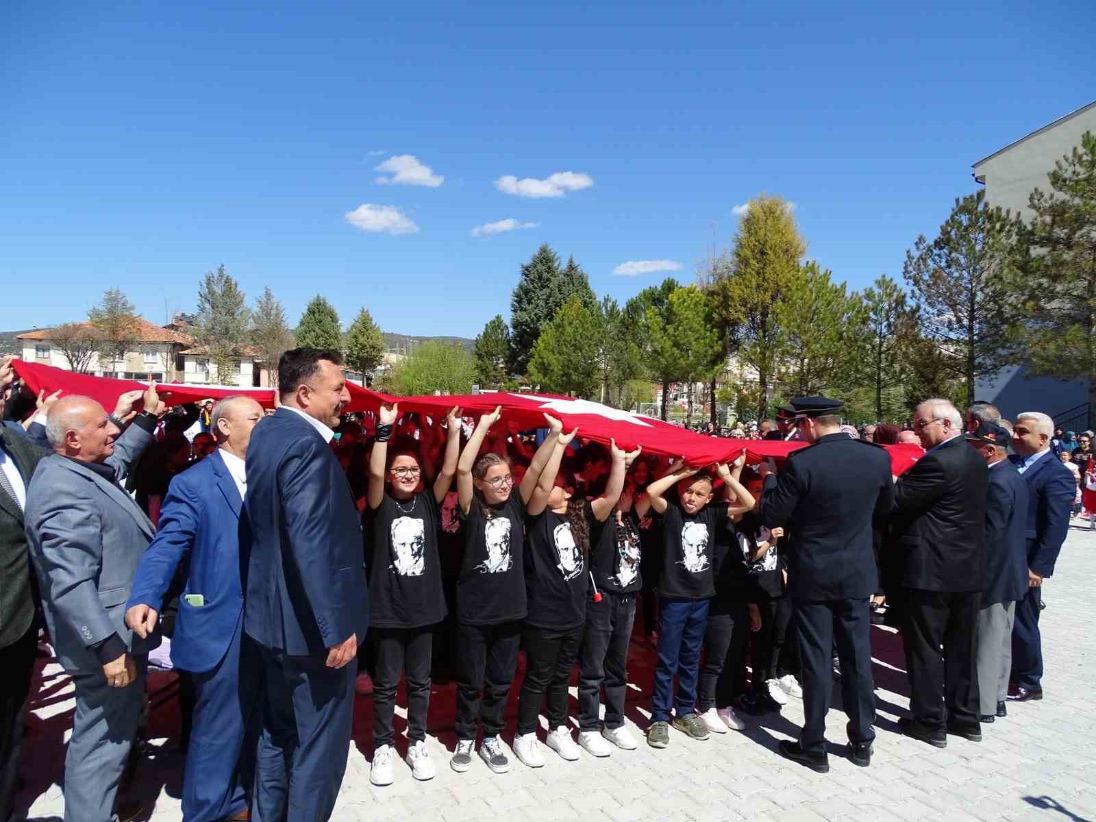 HİSARCIK PROTOKOLÜ DEV TÜRK BAYRAĞI ALTINDA TOPLANDI