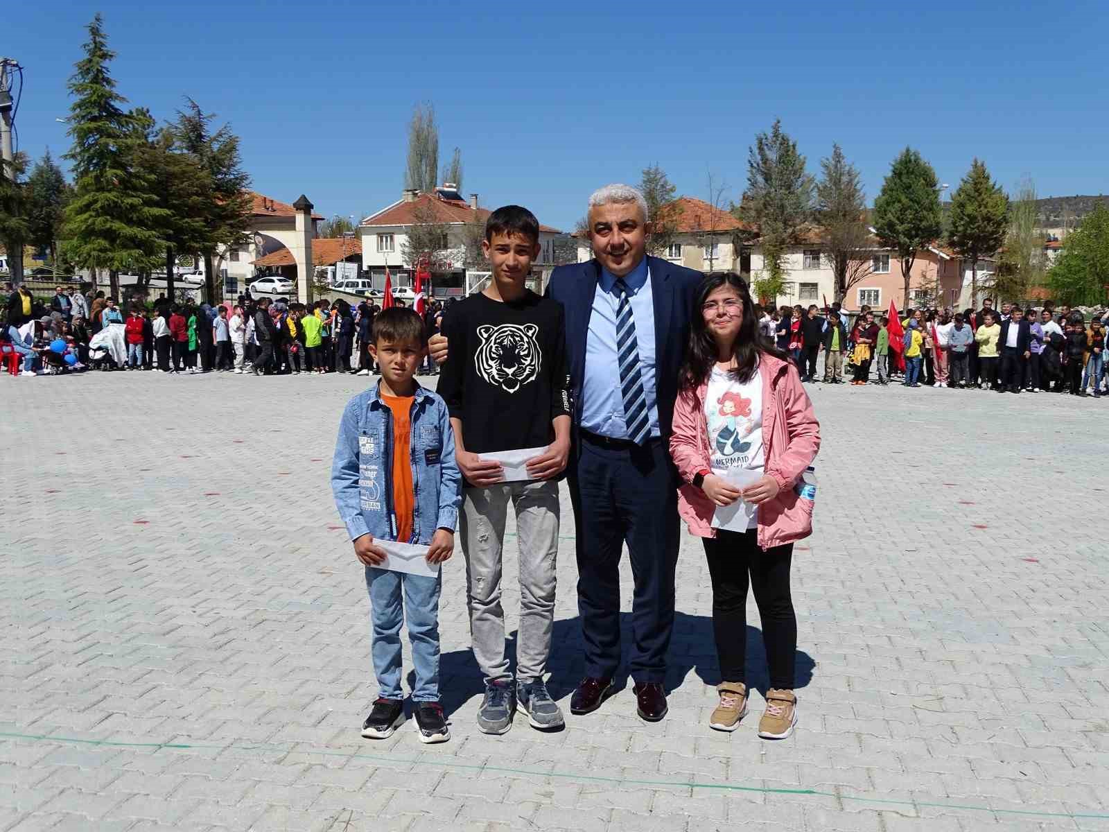 HİSARCIK’TA YARIŞMALARDA DERECEYE GİREN ÖĞRENCİLER ÖDÜLLENDİRİLDİ