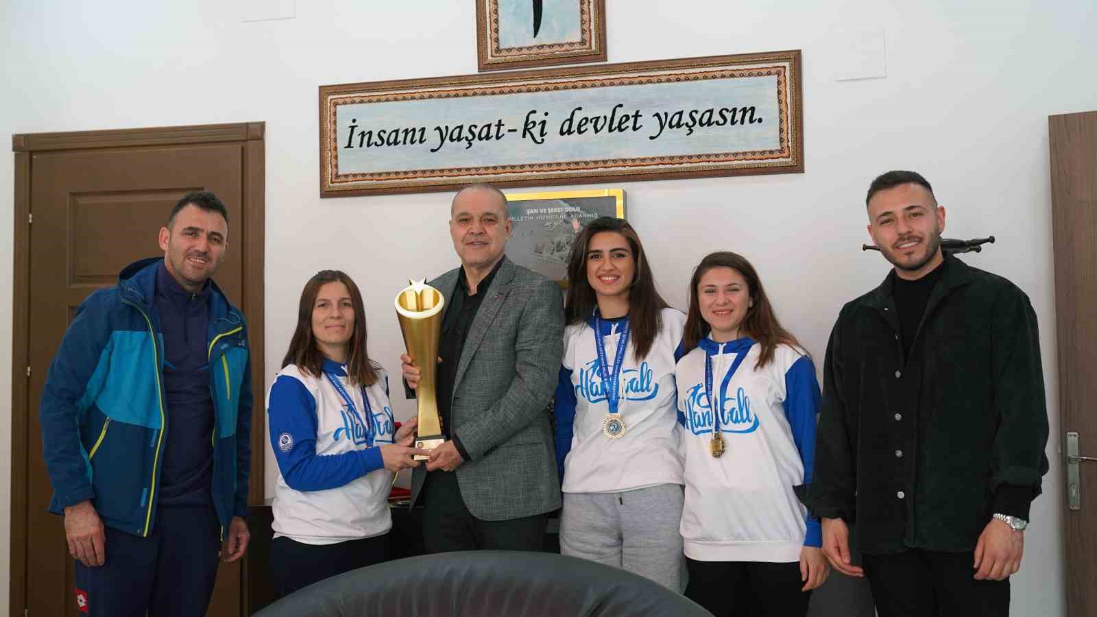 BURSA’DA DÜZENLENEN İŞİTME ENGELLİLER HENTBOL TÜRKİYE ŞAMPİYONASINA KATILAN ORTACA İŞİTME