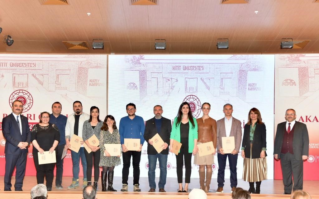 HİTİT ÜNİVERSİTESİ TARAFINDAN AKADEMİK BAŞARI ÖDÜLLERİ TÖRENİ DÜZENLENDİ.