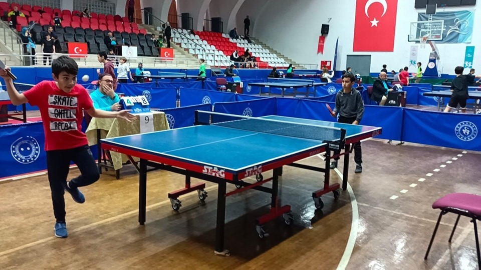 AYDIN’DA GERÇEKLEŞTİRİLEN MASA TENİSİ TURNUVASI’NDA “HIZLI RAKETLER” MADALYALARINA KAVUŞTU.